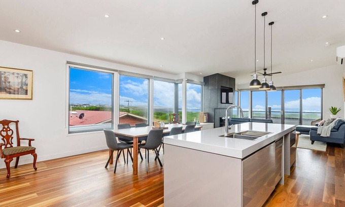 Port Fairy House | STONE and SEA - This is truly a luxurious coastal haven, with lots of space and amazing ocean views