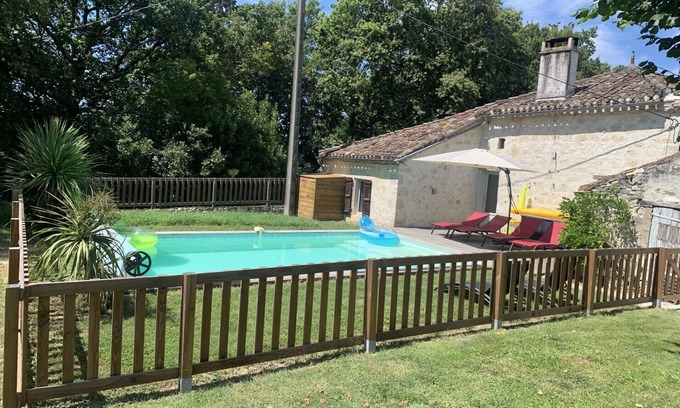 Saint-Caprais-de-Lerm House | Stone house with swimming pool