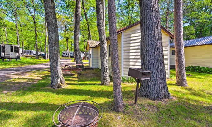 Stone Lake Cabin | Stone Lake Cabin: Grill & Access to Fishing!