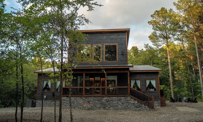 Pickens Cabin | Stone+Pine Pet Friendly High Design w SOLO STOVE