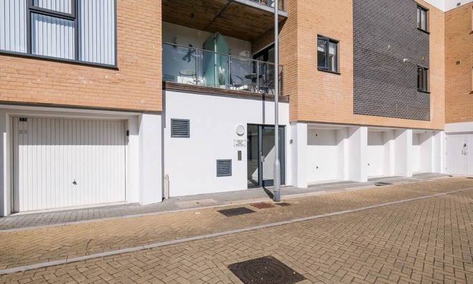 Saint Austell Bay Apartment | STONE'S THROW, family friendly, with a garden in Charlestown