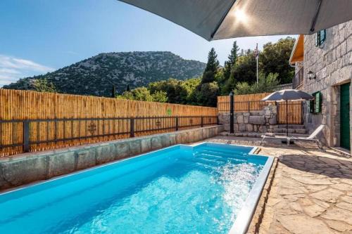 Stasevica Villa | Stone Two Bedroom Villa with Pool