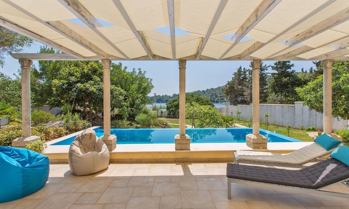 Sudurad Villa | Stone-villa on the beach, pool, large garden, spacious rooms and best view