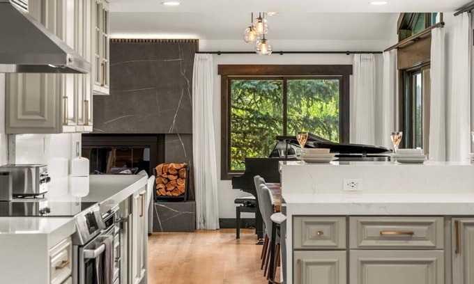 Eagle-Vail Apartment | Stonecreek Summit | 6BR LUXE Retreat W/Hot Tub