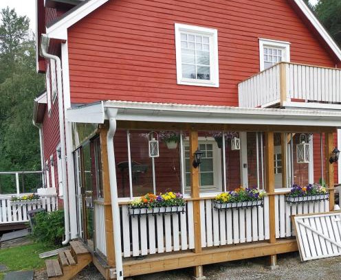 Ostersund Villa | Stor villa i lantlig miljö i Torvallaby Östersund Jämtland