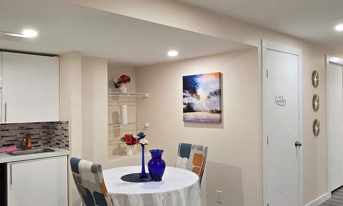 Fort Gary House | Stormwater Haven: Peaceful, Stylish and comfortable space in South Winnipeg.