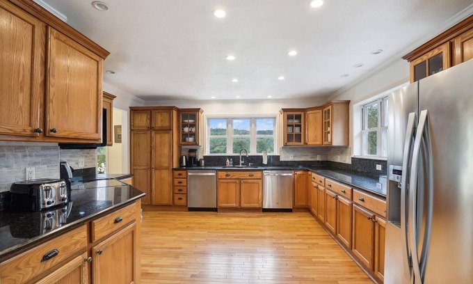 Moscow House | Stowe Away: spacious 5 br, fireplace, a/c, views!