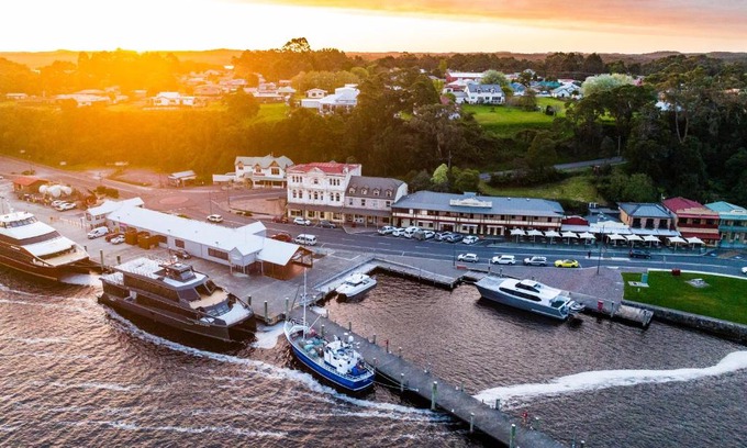 Strahan Hotel | Strahan Village
