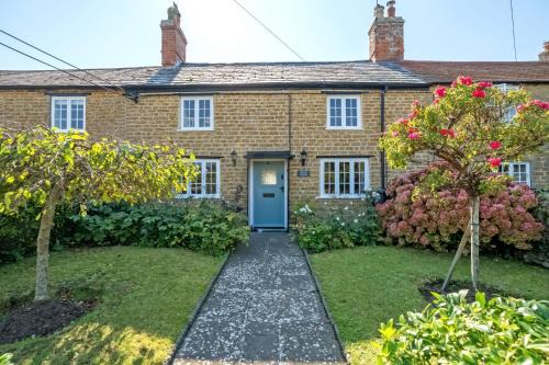 Burton Bradstock House | Strand Cottage