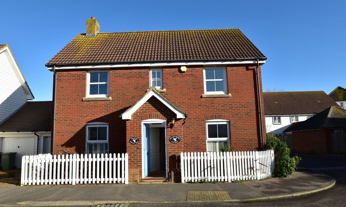 Camber House | Strand House- family & dog friendly cottage in the village of Camber, Near Rye