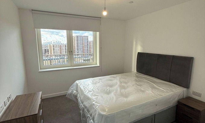 West Ham Apartment | Stratforf 2-Bed Apt, Sleeps 4 with Private Garden