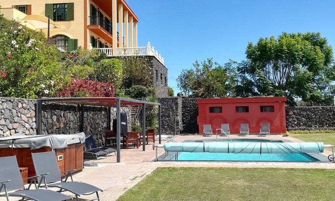 Puntallana Villa | Strelitzia House: villa with pool, spa, barbecue, gardens and incredible views