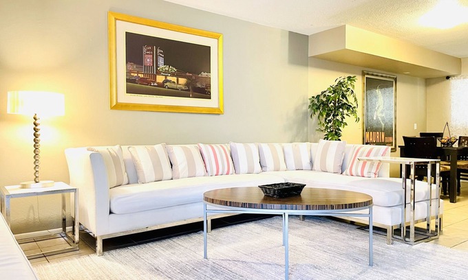 Beverly Green Apartment | STRIP 2BR Condo LVCC pet-Friendly Free-wifi SemaShow-1mile! Formula1 Christmas25