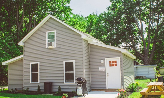 Geneva-on-the-Lake House | Strip Location | Pet Friendly | A/C | Wi-Fi & Cable | Fire Pit | Wine Country