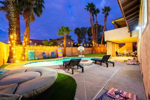 Las Vegas House | Strip-side Villa Pool, Mini Golf, Casino games