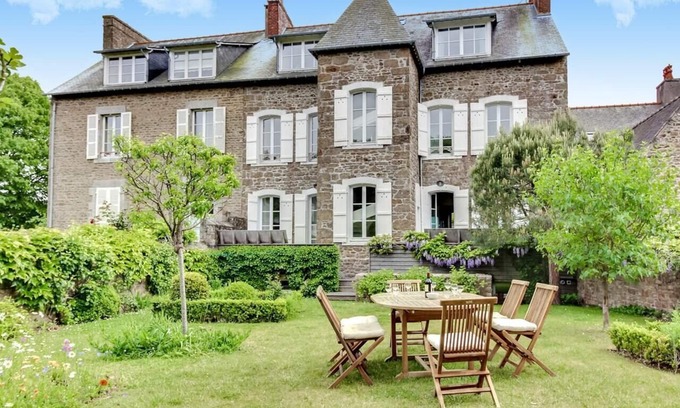 Saint-Briac-sur-Mer House | STROMBOLI, Large traditional house renovated in Saint-Briac