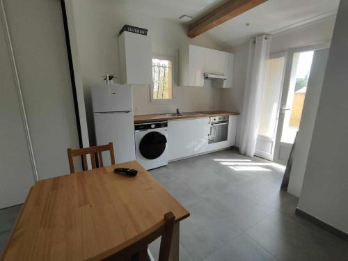 Saint-Maximin-la-Sainte-Baume Apartment | Studio Saint Maximin la Sainte baume