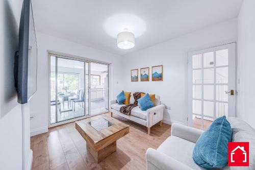 Roxbourne Apartment | Stuarts 4 bedroom house in Harrow