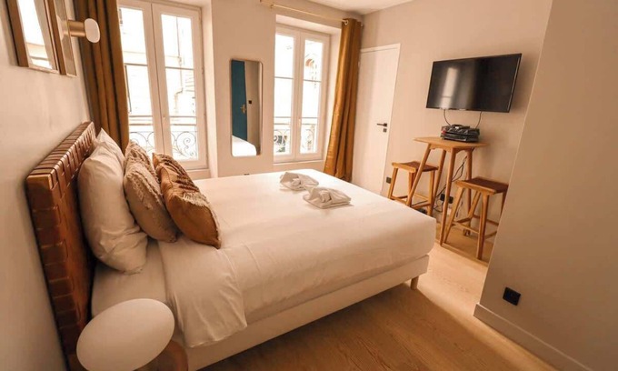 7th Arrondissement Apartment | Studio élégant à deux pas de la Tour Eiffel