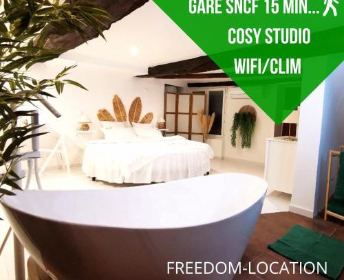 Les Arcs-sur-Argens Apartment | Studio équipé avec Lit rond/baignoire ilot/Table massage Aux Arcs