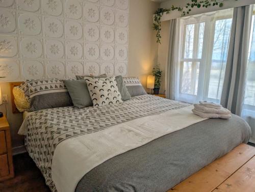 Ste Anne de Beaupre Apartment | Studio 10 - 2 min du Bord de l'eau Foyer & Barbecue