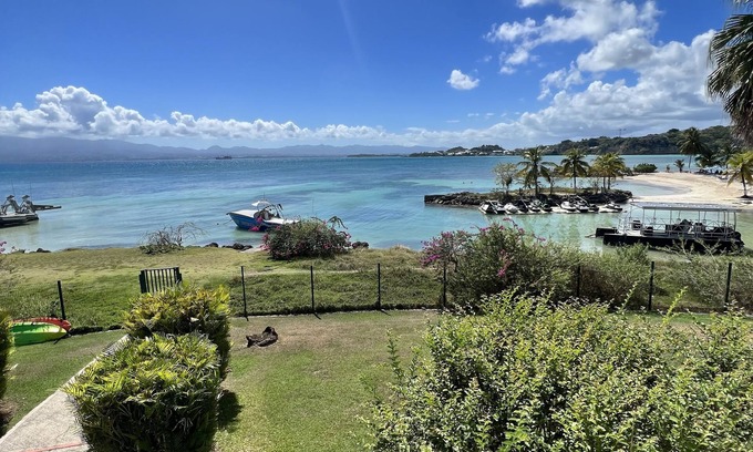 Perinet Apartment | Studio 4 au Gosier, Avec vue mer de Face et Plage de Sable Blanc à 20 Mètres