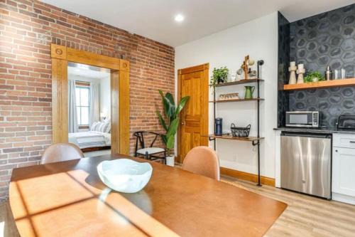 Lockerbie Square Apartment | Studio 500 Downtown Gem Free Parking and Pets OK