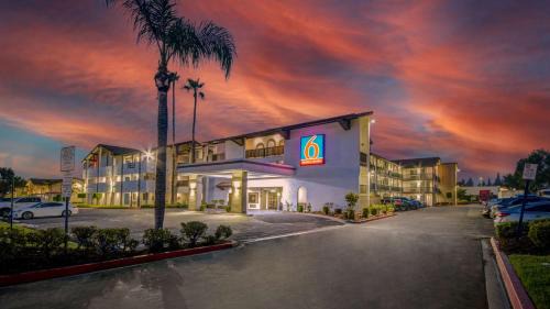 Ontario Hotel | Studio 6 Ontario CA Convention Center Airport