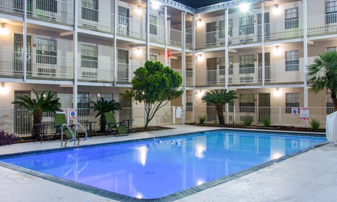 San Antonio Hotel | Studio 6 San Antonio, TX - Lackland AFB