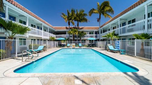 Carpinteria Hotel | Studio 6 Suites Carpinteria, CA Santa Barbara South