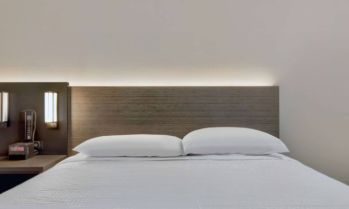 Waco Hotel | Studio 6 Waco, TX - Downtown - Baylor
