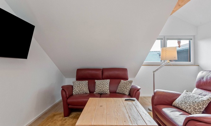Ebersberg District Apartment | Studio Apartment 'Appartement 11' with Shared Terrace, Shared Garden and Wi-Fi