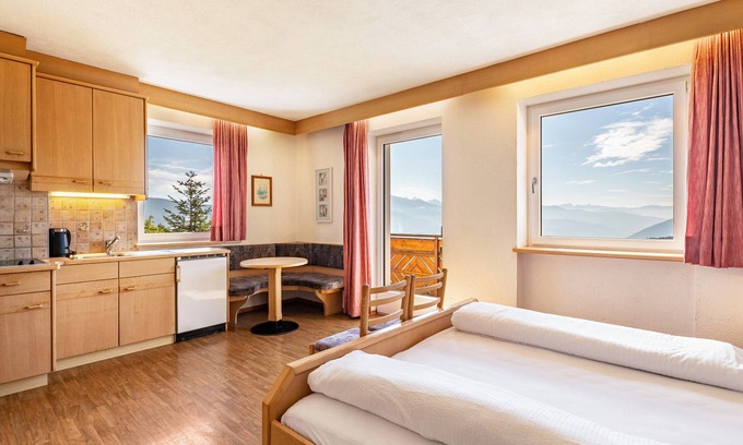 Maranza Apartment | Studio Apartment 'Apt Eisacktal' with Mountain View, Private Terrace and Wi-Fi