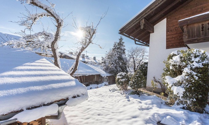 Frasdorf Apartment | Studio Apartment 'Bergblick' with Mountain View, Balcony and Wi-Fi