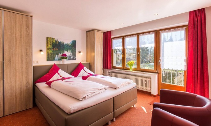Ruhpolding Apartment | Studio Apartment 'Gästehaus Wolfgang Taubensee -3-' with Mountain View, balcony and Wi-Fi