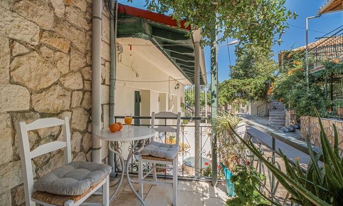 Drimonas Apartment | Studio Apartment 'Kerkis Mountain View' with Mountain View, Wi-Fi and Air Conditioning