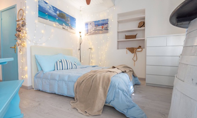 Rio Marina Apartment | Studio Apartment 'Loft Azzurro Old City Center' with Wi-Fi