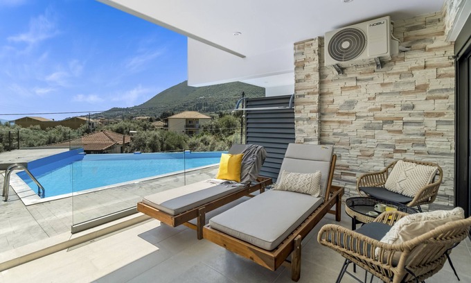 Nikiana Apartment | Studio Apartment 'Oceanida Terpsis Lyxury Suite' with Sea View, Wi-Fi and Air Conditioning