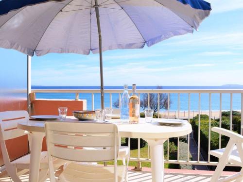 Le Lavandou Apartment | Studio au bord de l'eau avec terrasse et ménage inclus - FR-1-251-307
