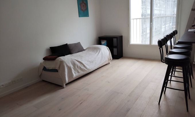 Quartier des Invalides Apartment | Studio 'Aura' in Paris