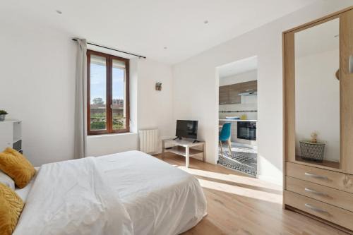 Charleville-Mezieres Apartment | Studio budget avec parking