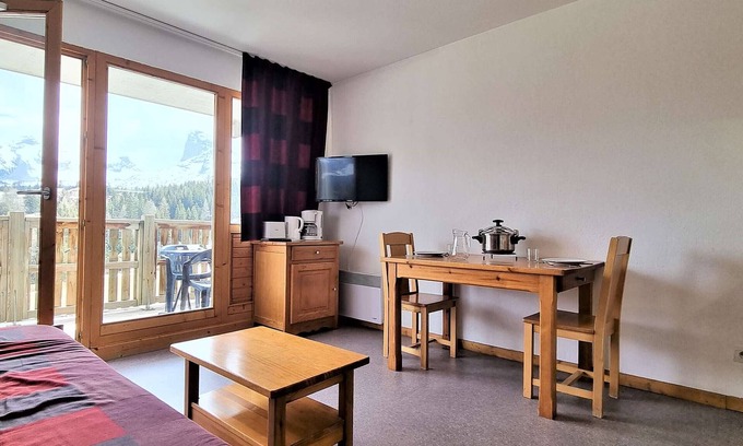 Saint-Etienne-en-Devoluy Apartment | Studio cabin 2 pers, south, balcony, 100m to chairlift, ski locker