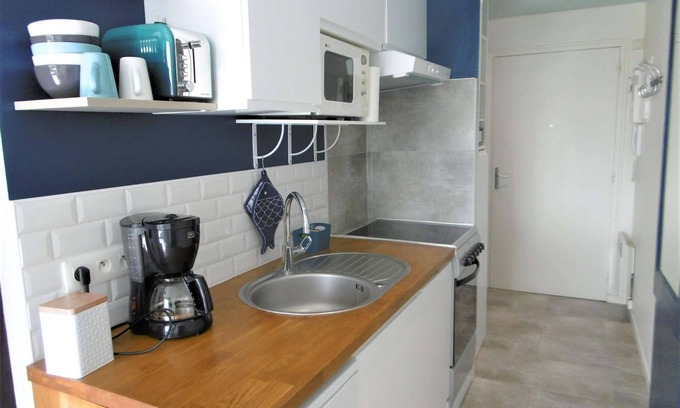 Saint-Jacques Apartment | Studio cabin 2 to 4 people 100 m from the sea