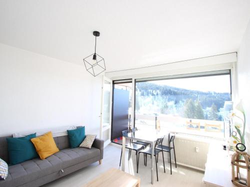 Chamrousse Apartment | Studio cabine sud avec balcon, proche des pistes et commerces, à Chamrousse 1650 - FR-1-340-108