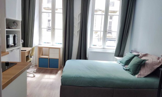 Morlaix Apartment | Studio - Centre ville - Visit Morlaix on foot, pedestrian streets, port and viaduct