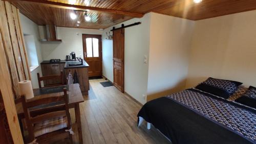 Verrieres-en-Forez House | Studio chaleureux dans les monts du Forez