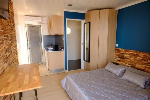 Ile du Levant Apartment | Studio climatisé île naturiste du Levant