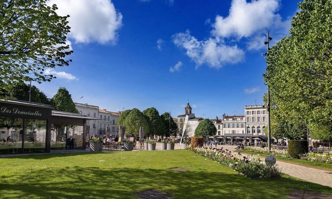 Rochefort Apartment | Studio Colonel in Rochefort