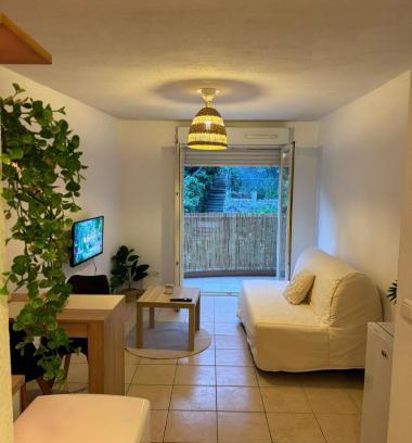 Pasteur Apartment | Studio confortable avec vue
