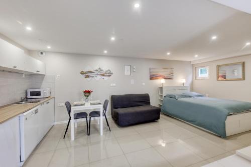 Les Stades Apartment | Studio cosy - 35m2 - Paris -Disneyland - Rer A